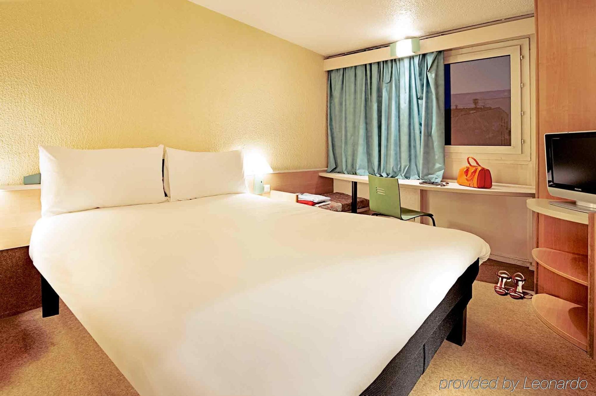 ไอบิส สไตล์ ดีน็อง ซองทร์-วีล  Hotel ภายนอก รูปภาพ