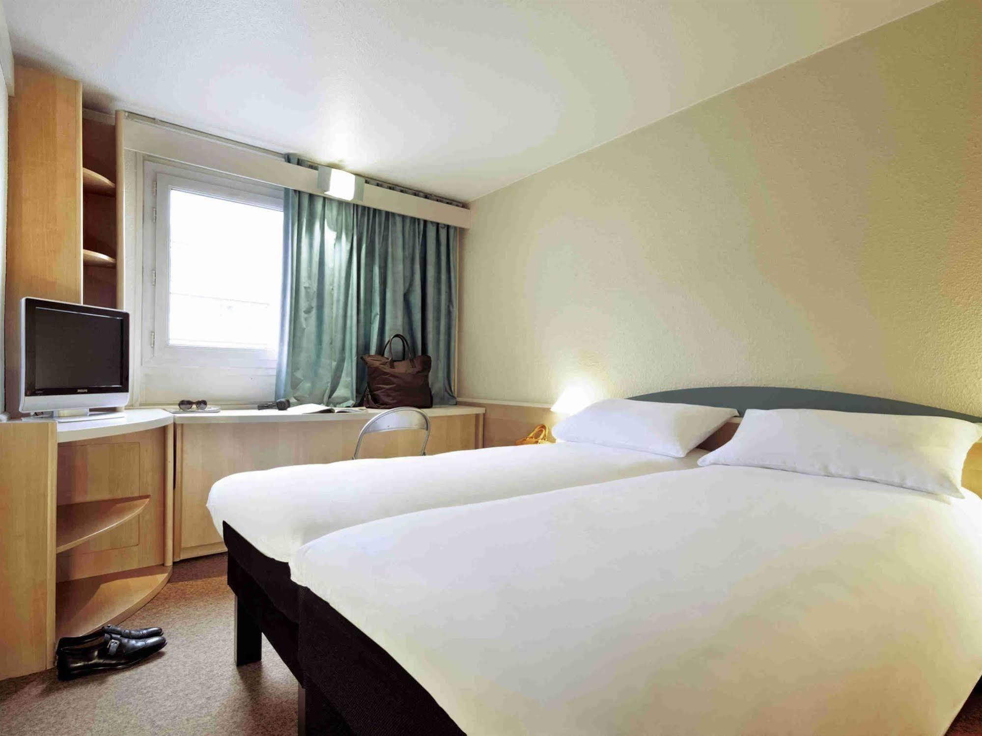 ไอบิส สไตล์ ดีน็อง ซองทร์-วีล  Hotel ภายนอก รูปภาพ
